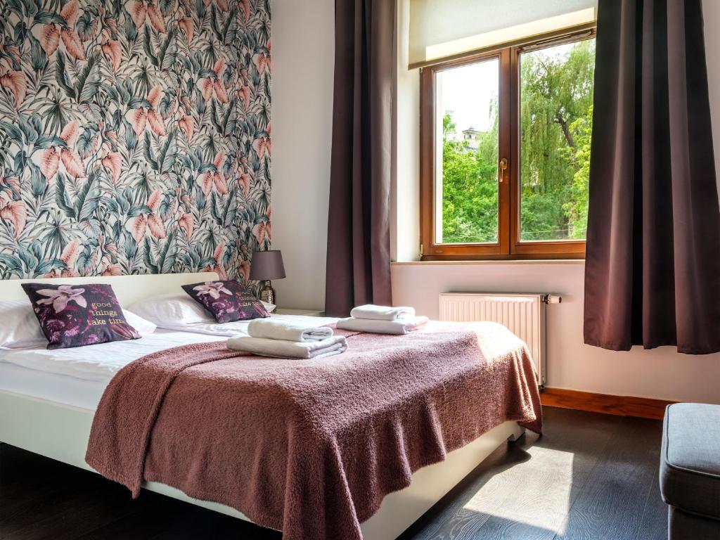 Posteľ alebo postele v izbe v ubytovaní CracWoW VIP Apartment