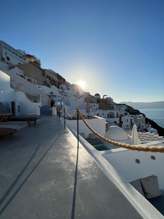Fotografie z fotogalerie ubytování Oinos Luxury Suites Caldera v destinaci Oia