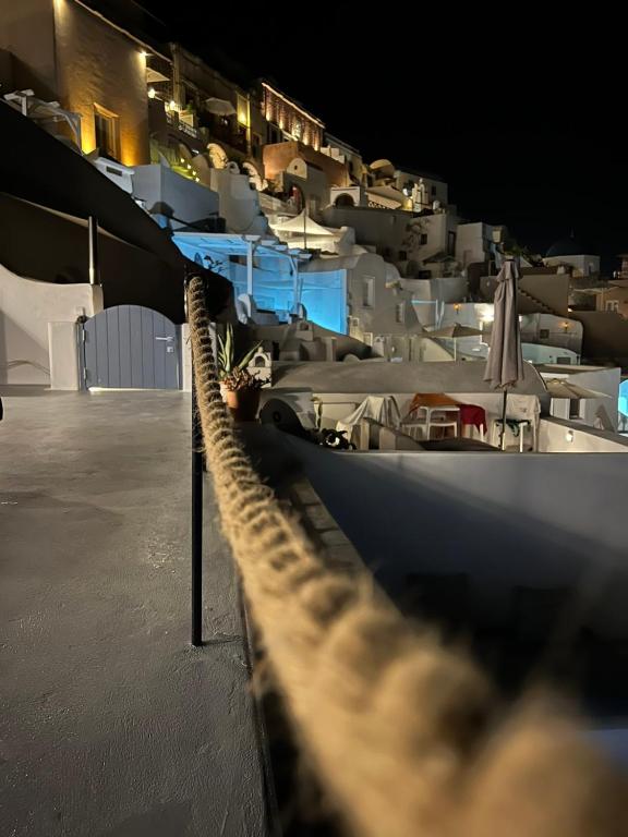 Fotografie z fotogalerie ubytování Oinos Luxury Suites Caldera v destinaci Oia