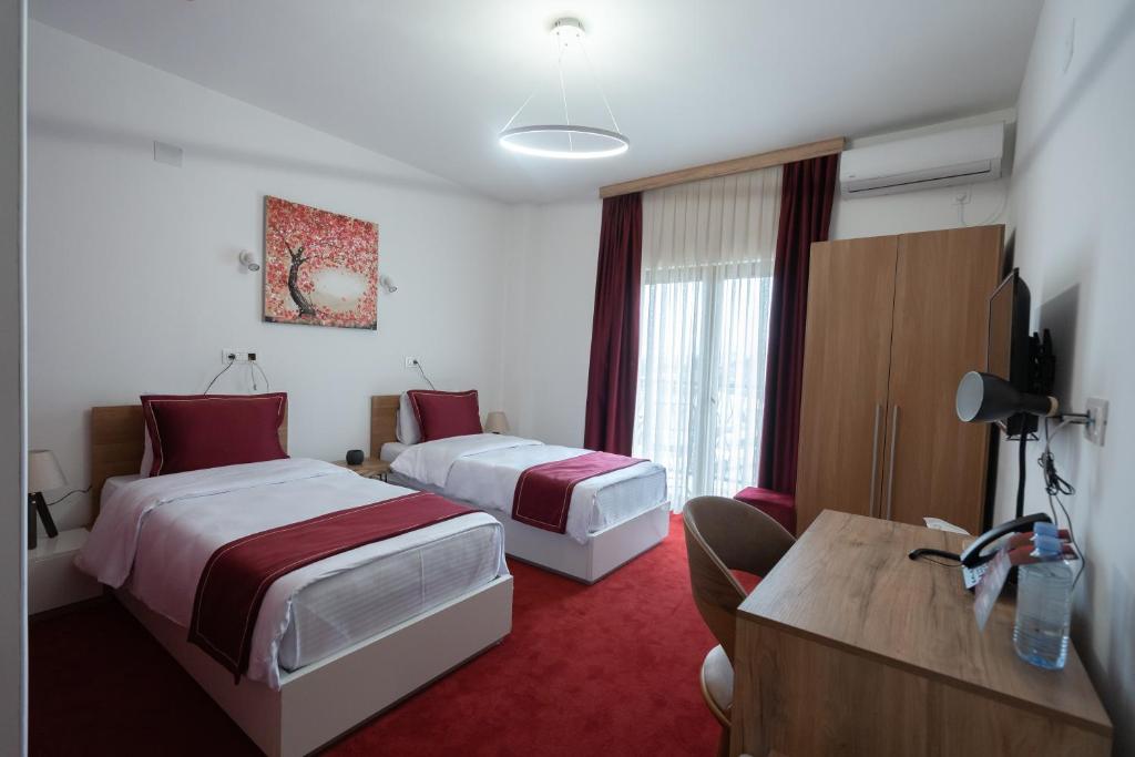 Postel nebo postele na pokoji v ubytování Austrian Palace Hotel