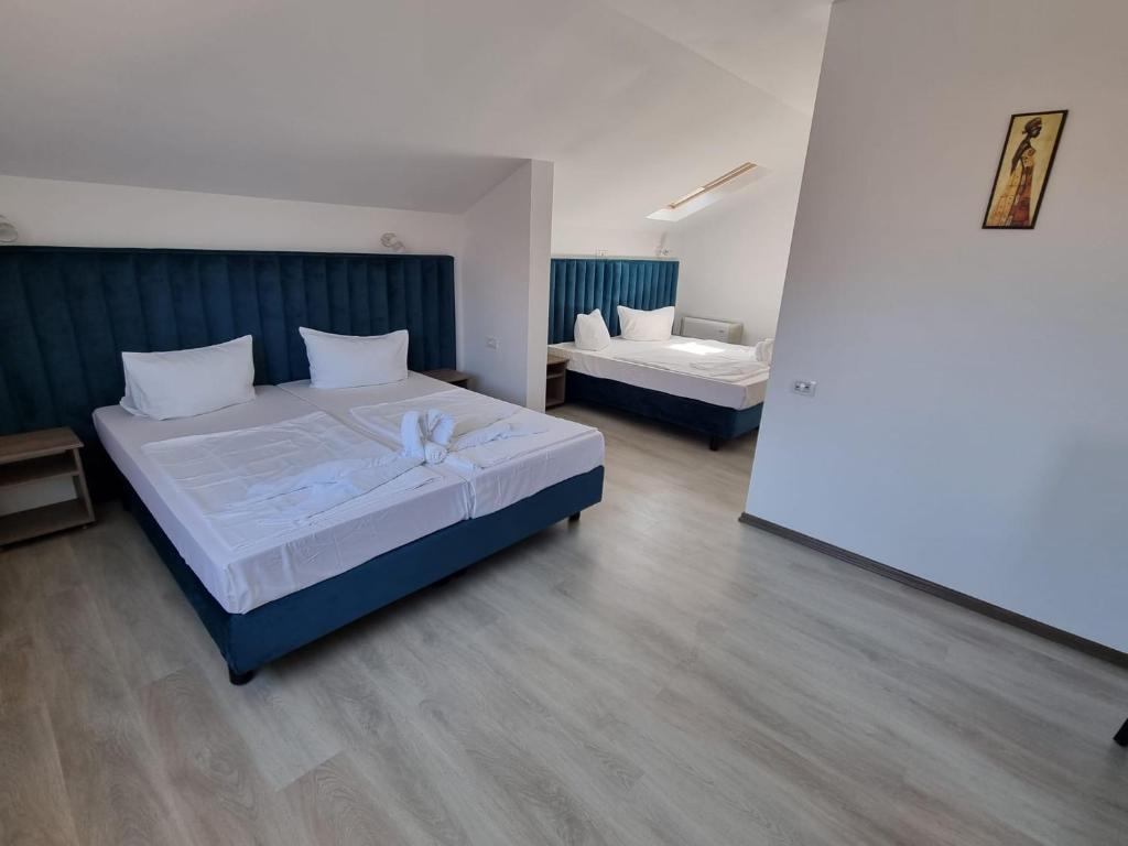 Postel nebo postele na pokoji v ubytování ADMAR Rooms & Restaurant