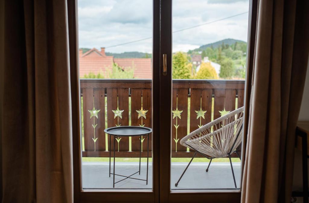 Balkón alebo terasa v ubytovaní Apartament Słoneczna Rapsodia - blisko Parku Zdrojowego - piękny widok - ogród - taras
