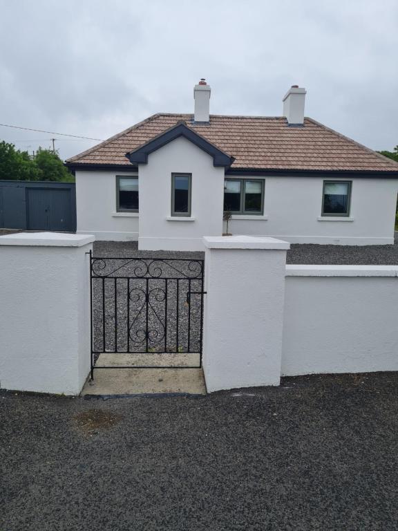 The Little White House, Tyrrellspass (updated prices 2024)