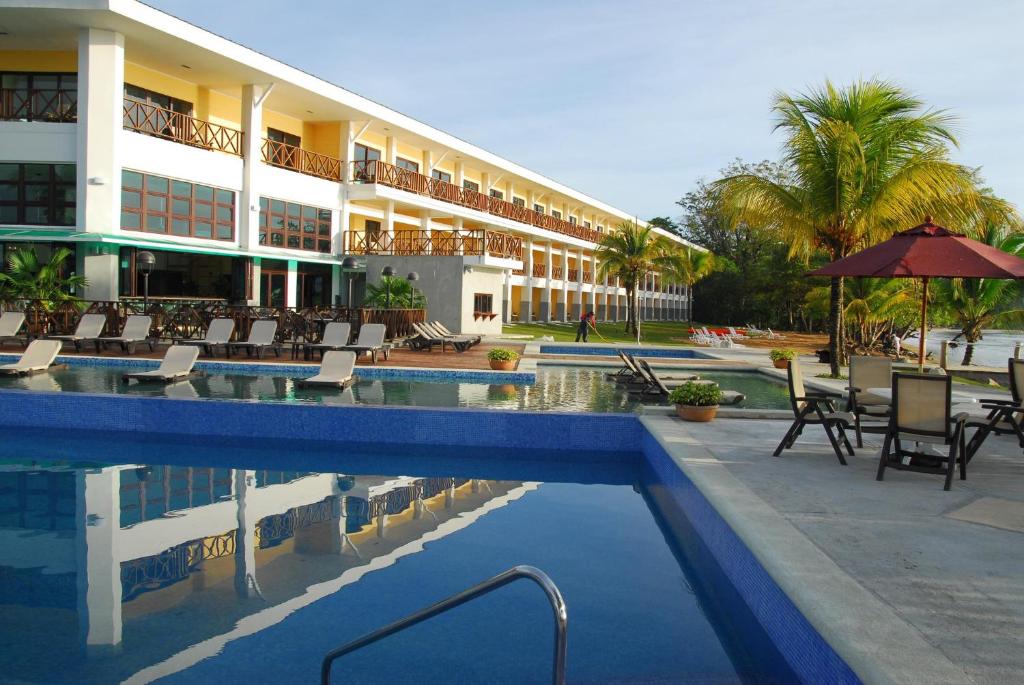 Sundlaugin á Playa Tortuga Hotel and Beach Resort eða í nágrenninu