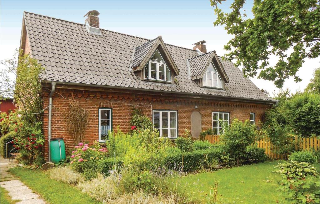 a brick house with a garden in front of it at 1 Bedroom Nice Apartment In Flggendorf in Klausdorf