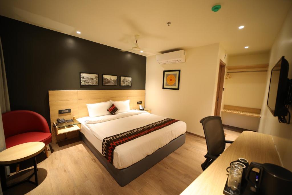 Hotel MariGold - Deluxe King Room