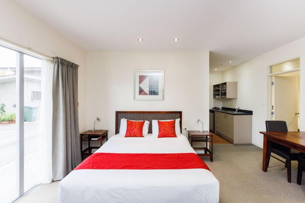 Letto o letti in una camera di Fitzherbert Regency Motor Lodge