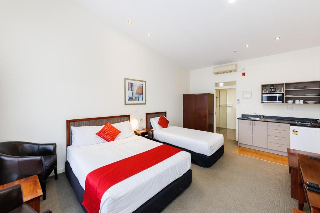 Letto o letti in una camera di Fitzherbert Regency Motor Lodge