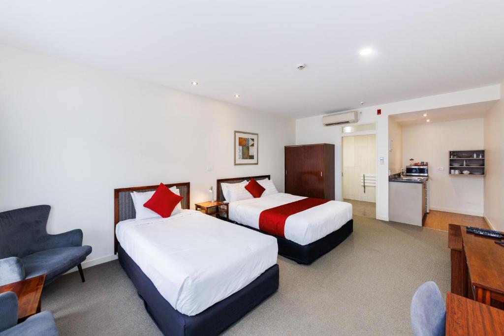 Letto o letti in una camera di Fitzherbert Regency Motor Lodge