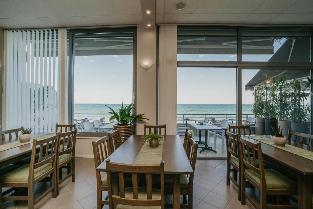Nespecifikovaný výhled na moře nebo výhled na moře při pohledu z hotelu