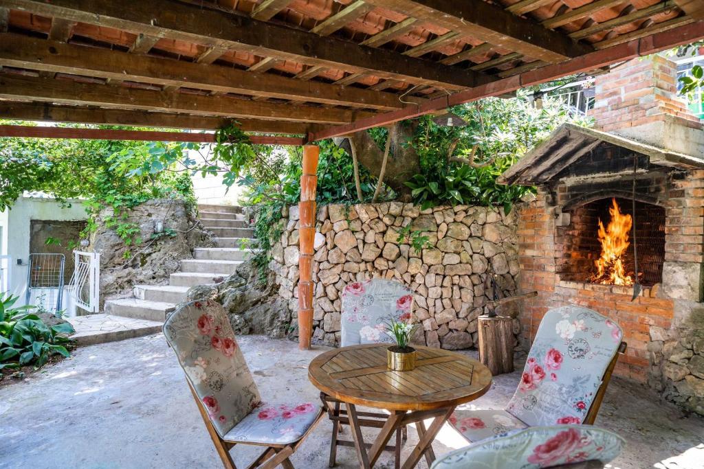 Apartments & Rooms Mara & Petrunjela - 11