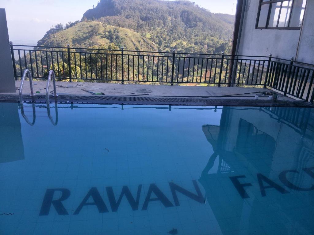 Nespecifikovaný výhled na hory nebo výhled na hory při pohledu z hotelu