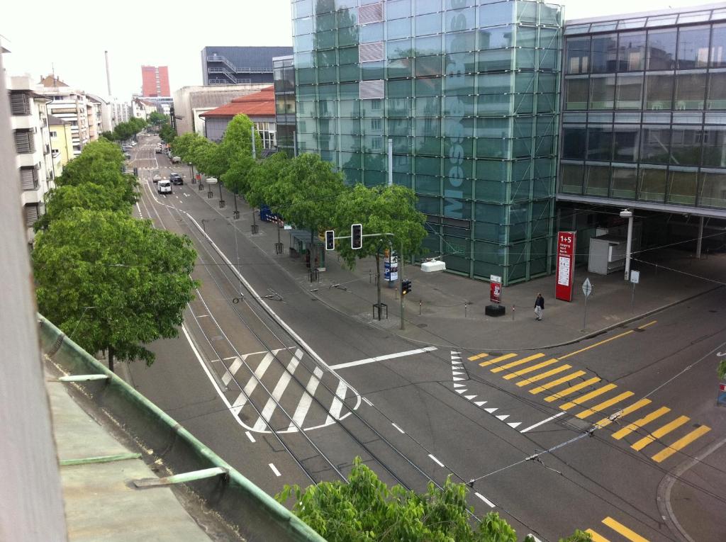 easyHotel Basel - self service and self check-in - Resim 14