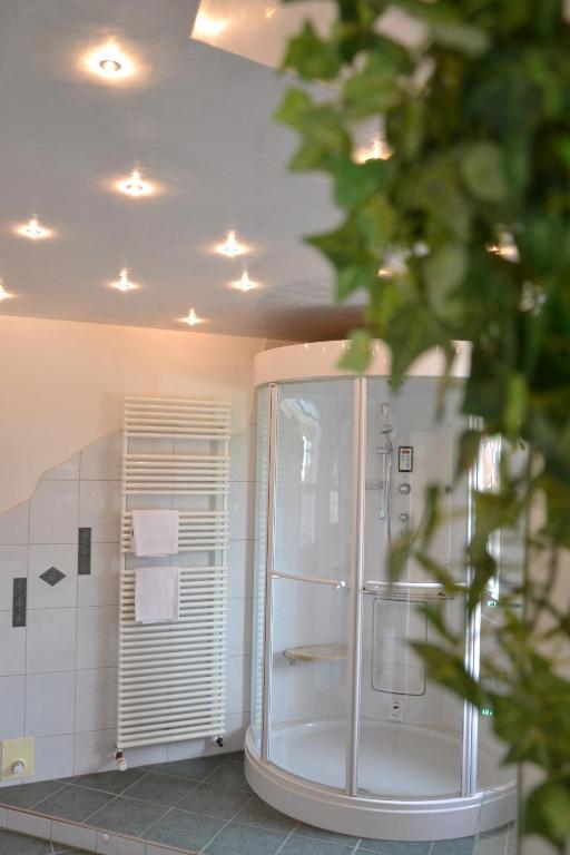Koupelna v ubytování Wolf Hotel zur Linde
