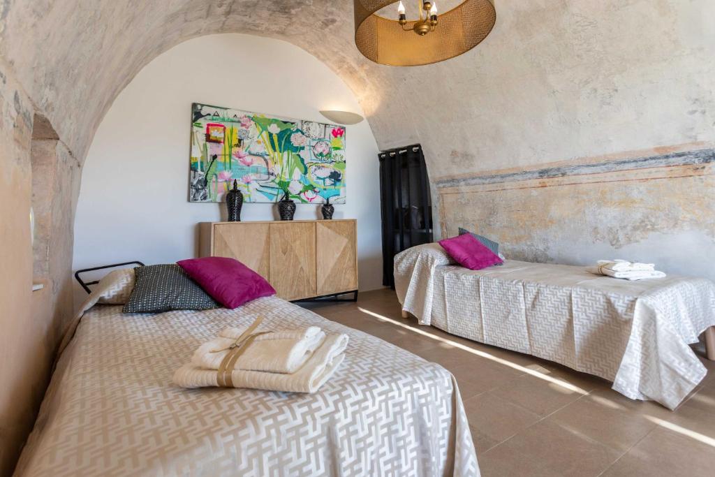A bed or beds in a room at Dimora la Pinta ‘700