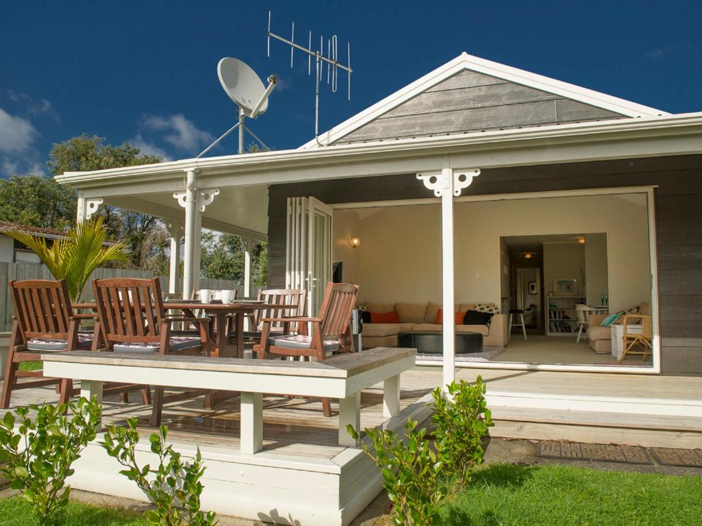 Best at The Beach Whangamata Holiday Home, Whangamata (updated prices 2024)