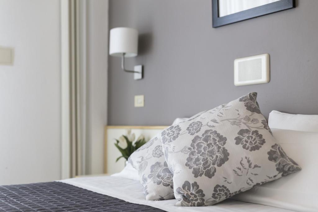 Postel nebo postele na pokoji v ubytování Hotel Carignano