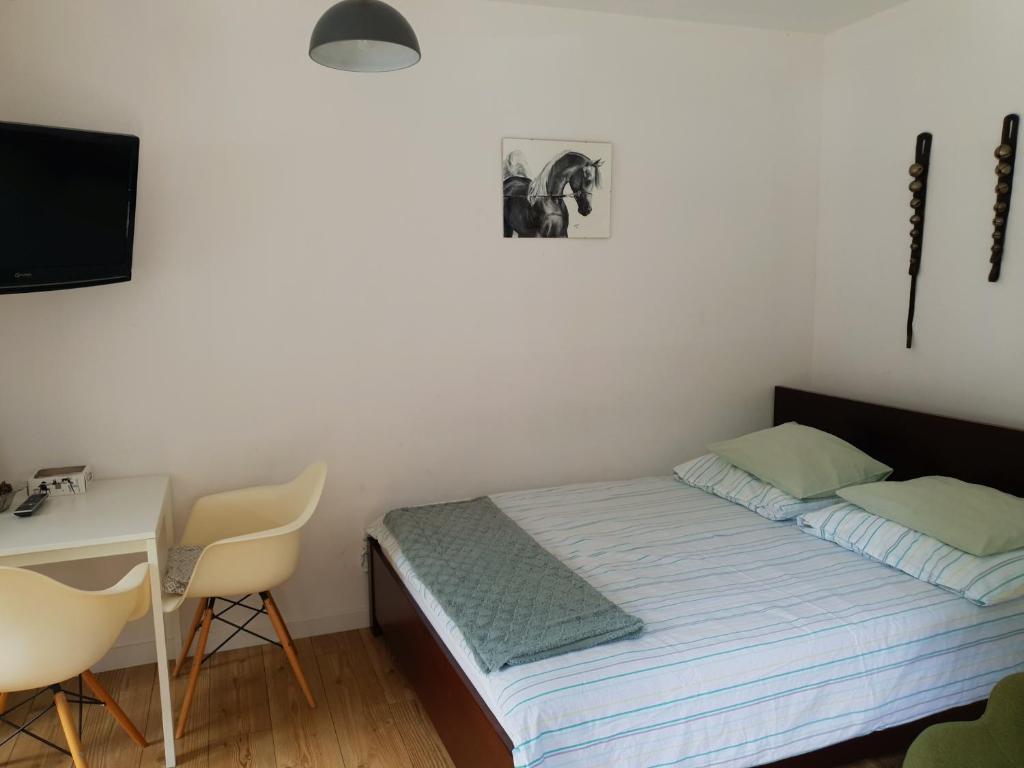 מיטה או מיטות בחדר ב-Siedlisko Owink