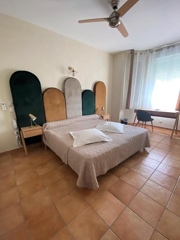 Postel nebo postele na pokoji v ubytování Splendid Hôtel