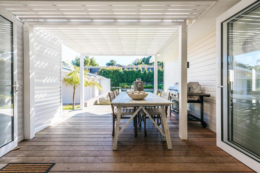 Balkón nebo terasa v ubytování Moa Magic - Oneroa Holiday Home