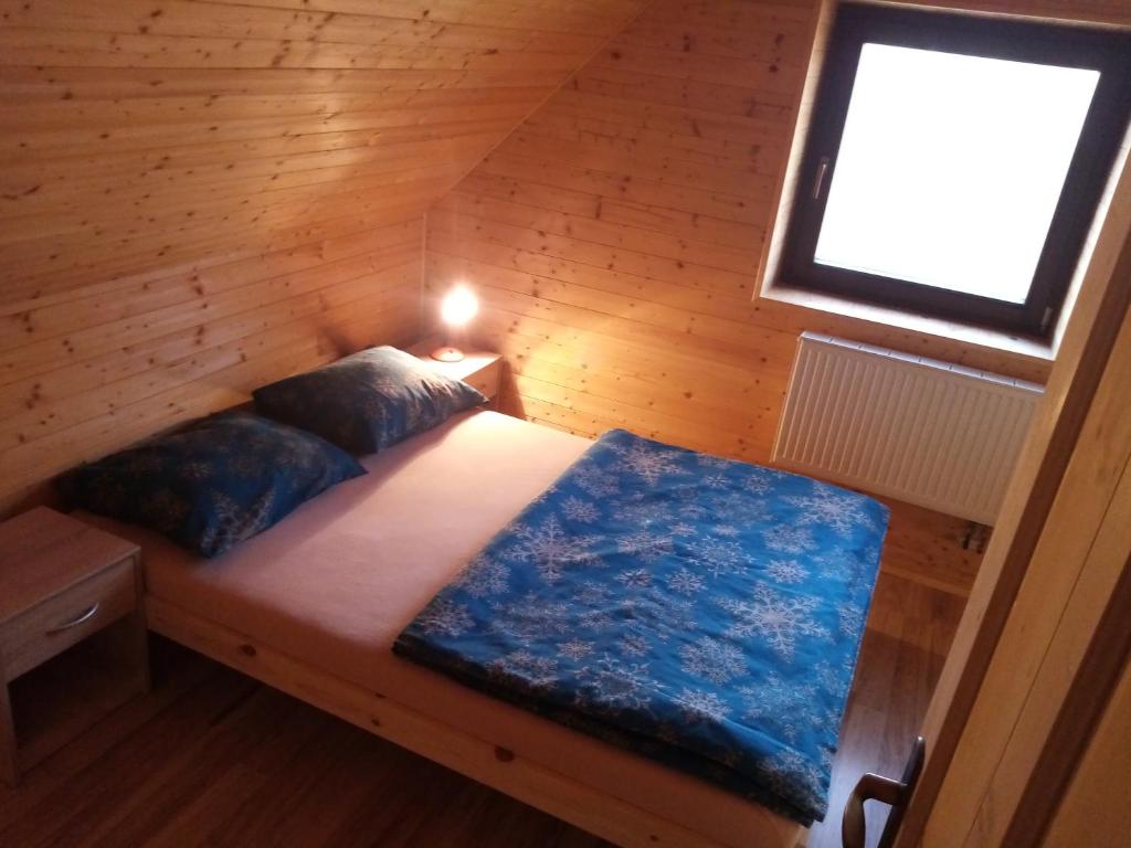 Postel nebo postele na pokoji v ubytování ROUBENKA-JESENKA II