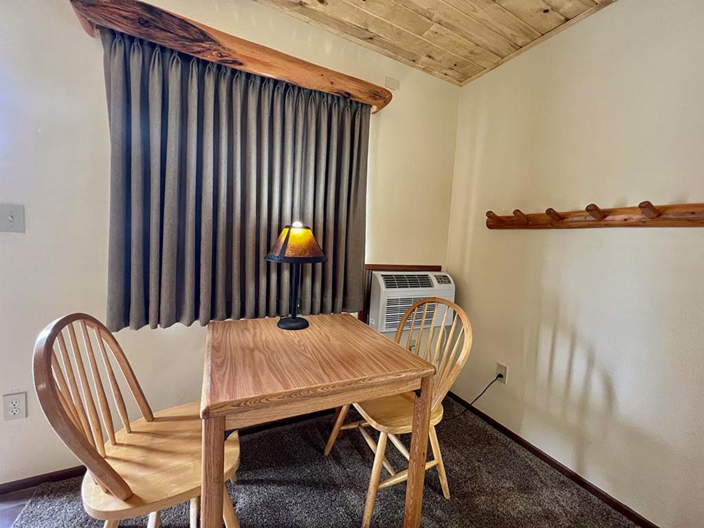 Beartooth Hideaway Inn & Cabins - Camera Familiare