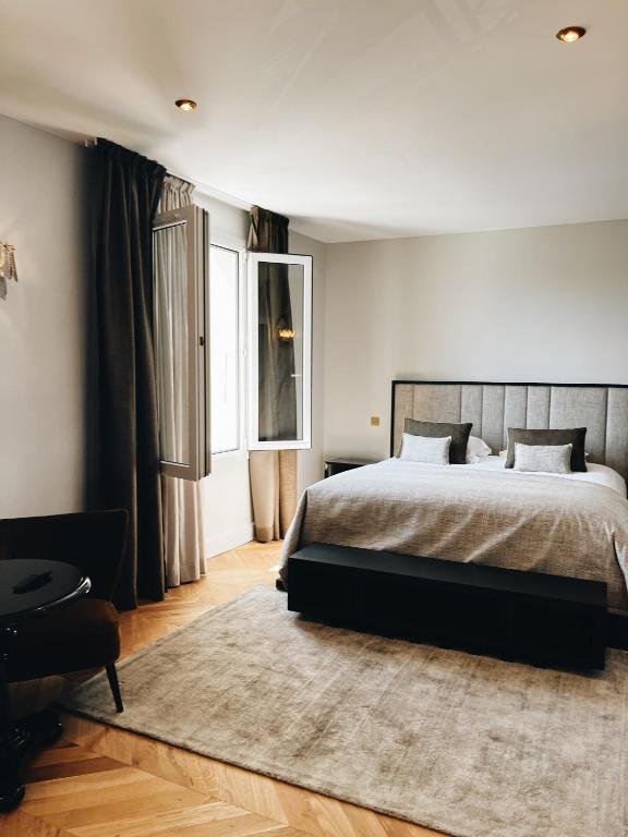 Postel nebo postele na pokoji v ubytování Hotel San Carlu Citadelle Ajaccio