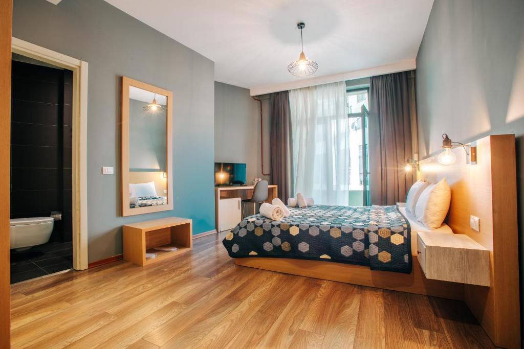 Postel nebo postele na pokoji v ubytování Arc Hotel Tirana