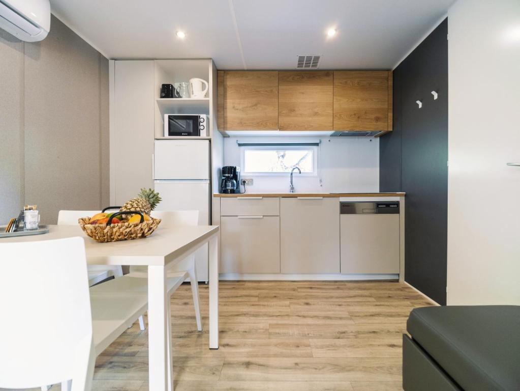 Camping Paradis 4 étoiles Au Port de L'Houmeau - La Rochelle - Premium Stacaravan - 4 Personen