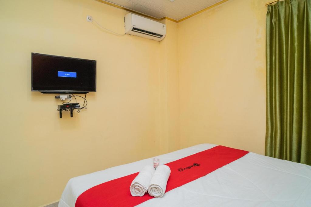 RedDoorz Plus Syariah near Pasar Turi - Chambre Double De Luxe