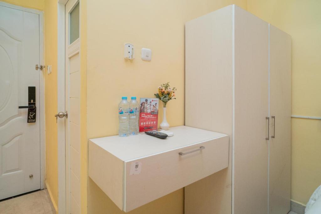 RedDoorz Plus Syariah near Pasar Turi - Chambre Double Standard