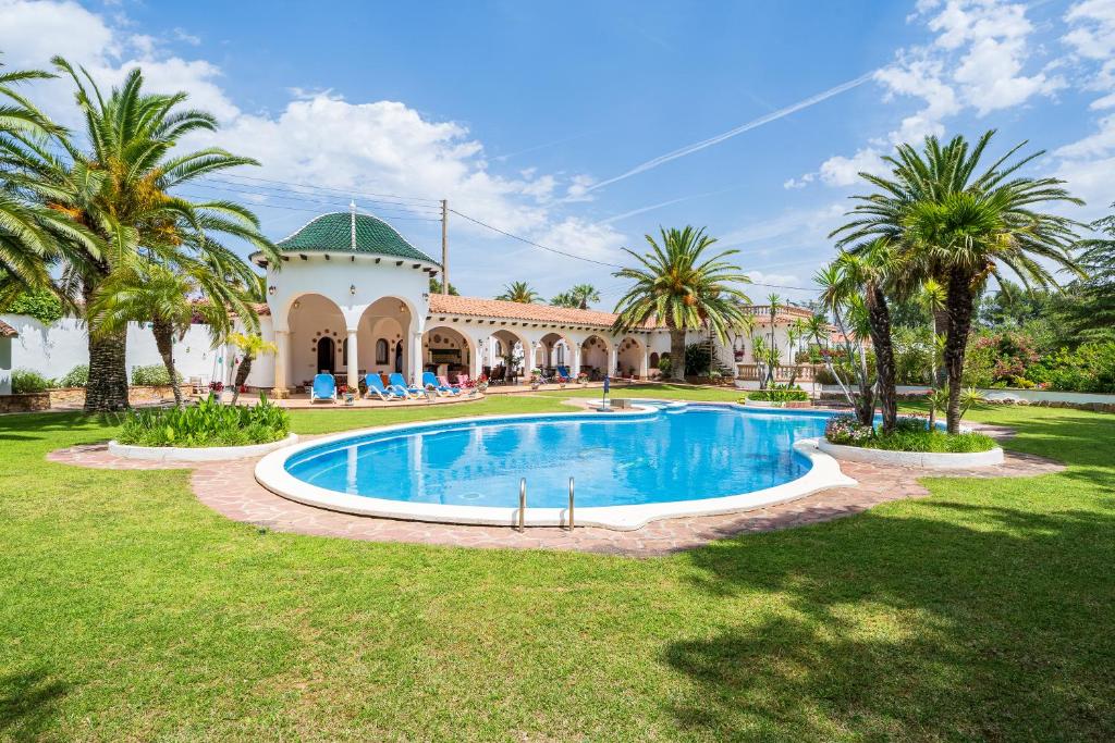 Bazén v ubytování Villa Balneari Resort Vacaciones nebo v jeho okolí