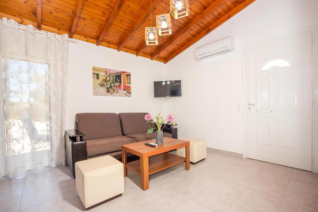 Posedenie v ubytovaní Platanos House