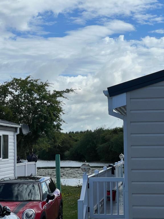 Fotografie z fotogalerie ubytování Lodge Caravan on Holiday Park v destinaci Chichester
