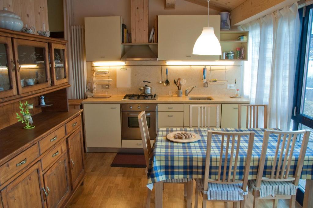 Kuchyň nebo kuchyňský kout v ubytování La Casa Trasparente - locazioni brevi