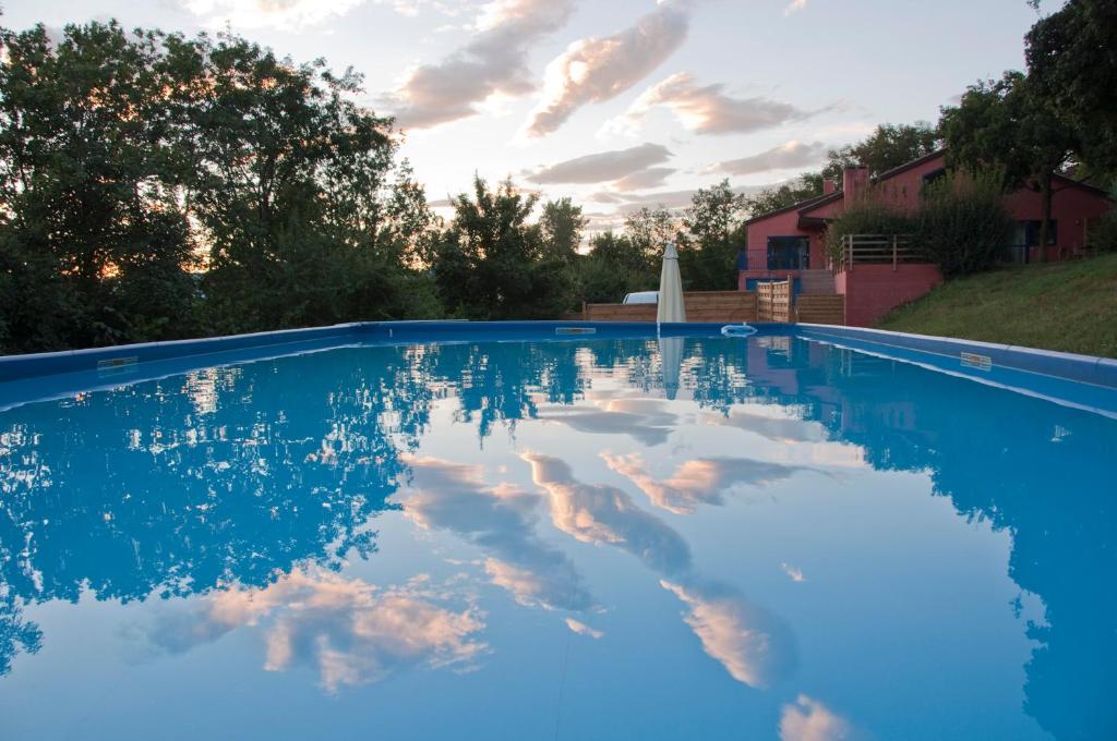 Bazén v ubytování La Casa Trasparente - locazioni brevi nebo v jeho okolí
