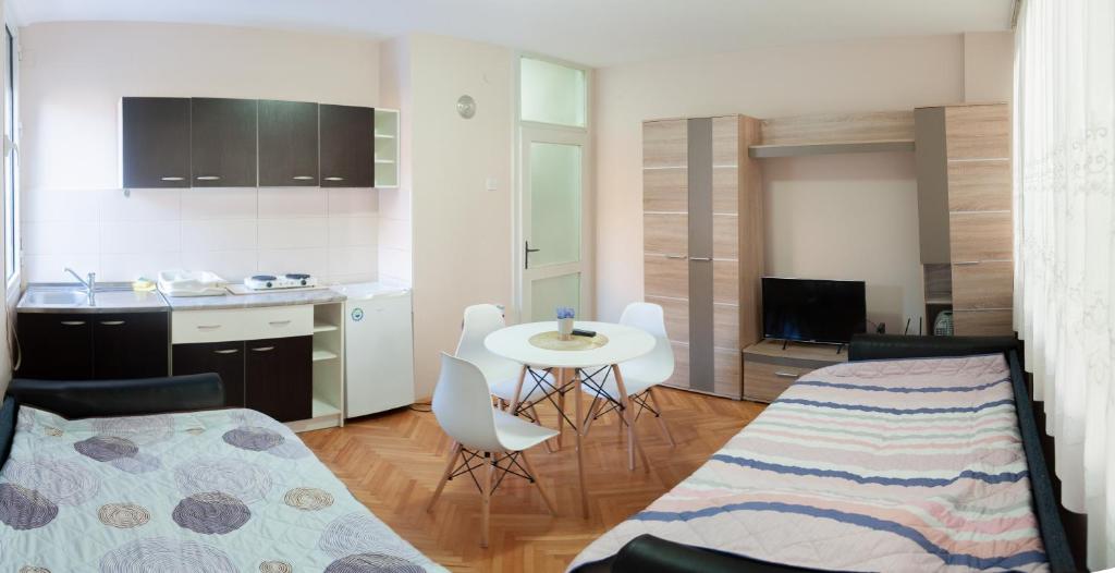 Kuchyň nebo kuchyňský kout v ubytování Studio Bobo