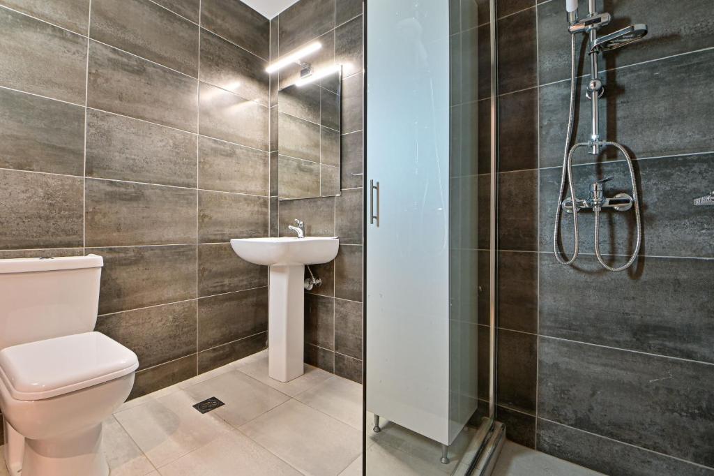 Koupelna v ubytování Charming apartment with a sea view terrace (F1)