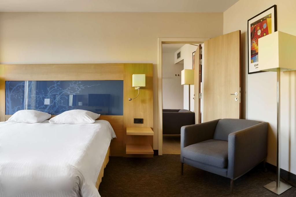 Park Inn by Radisson Liege Airport - Resim 18