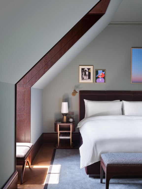 Letto o letti in una camera di Rosewood Vienna