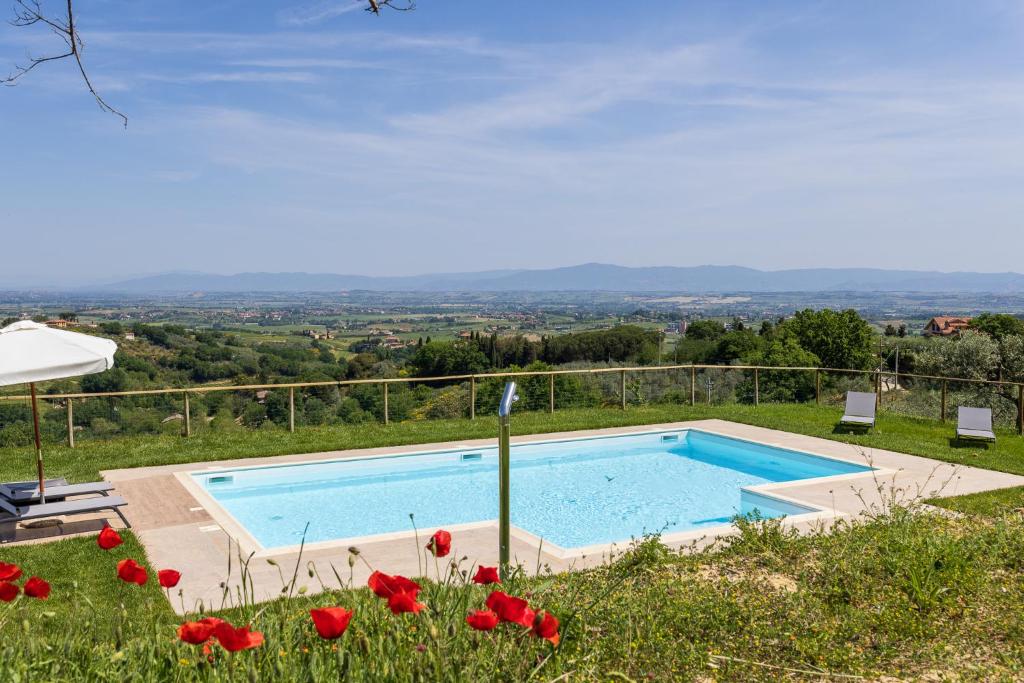 Bazén v ubytování B&B FONTERONCONE di KRYVUTA OKSANA nebo v jeho okolí