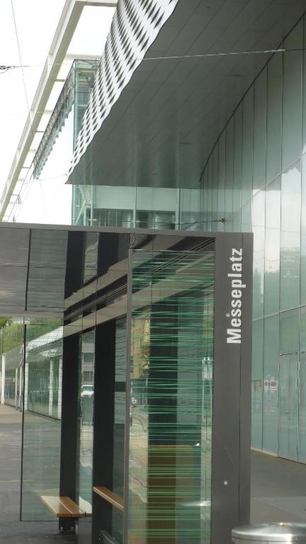 easyHotel Basel - self service and self check-in - Resim 13