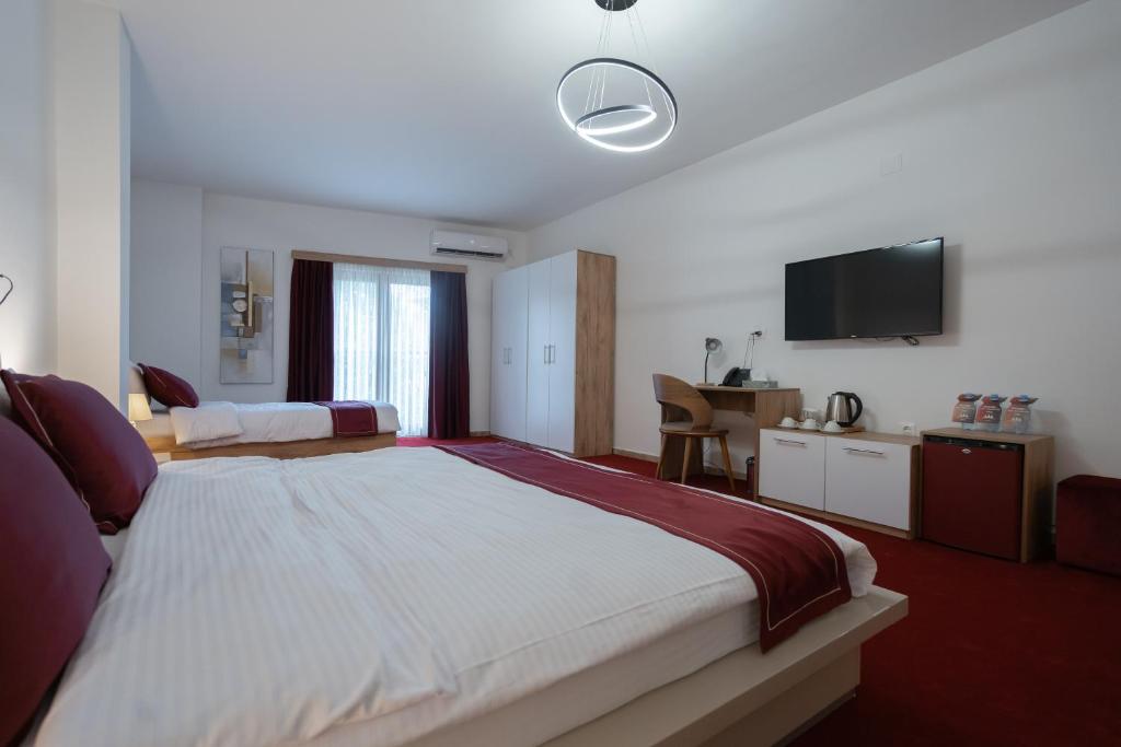 Postel nebo postele na pokoji v ubytování Austrian Palace Hotel