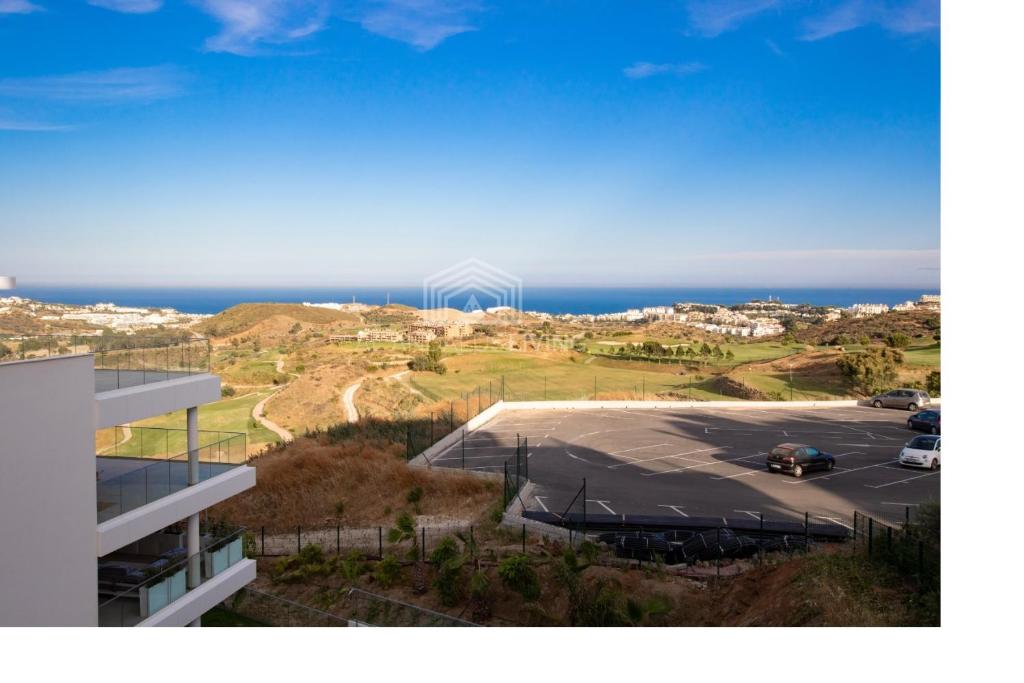 Fotografie z fotogalerie ubytování Luxury new built contemporary apartment with panoramic sea and golf view in upper La Cala de Mijas v Malaze