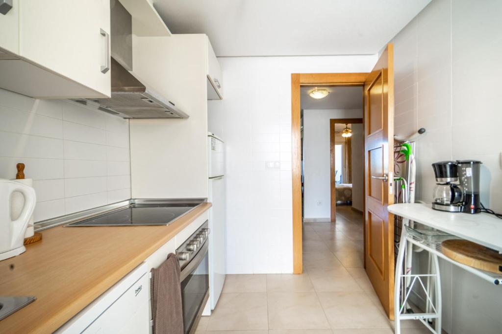 Kuchyň nebo kuchyňský kout v ubytování Comfortable First Floor Apartment with Views to the 18th Green - AO311LT