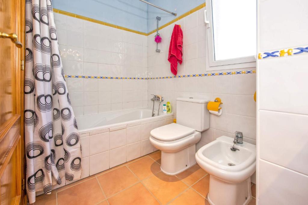 A bathroom at Villa Aneto by Villa Plus