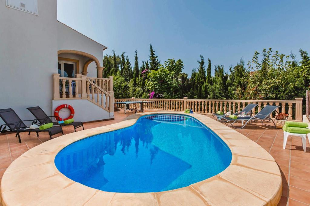The swimming pool at or close to Villa Aneto by Villa Plus