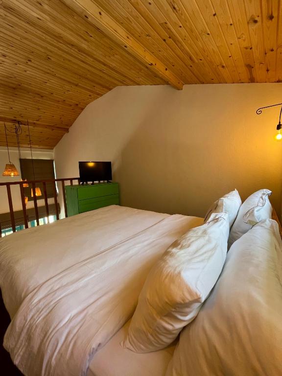 Postel nebo postele na pokoji v ubytování Yonca Lodge