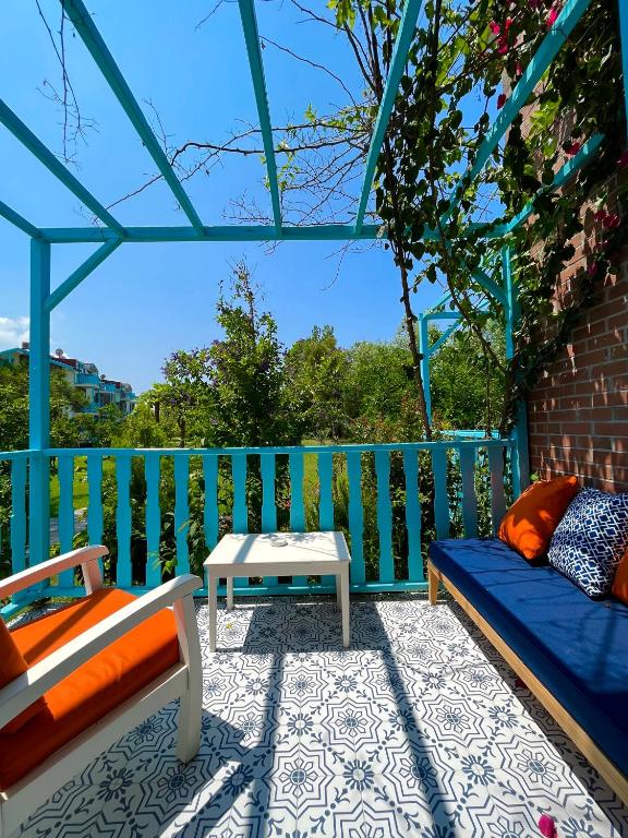 Balkón nebo terasa v ubytování Yonca Lodge