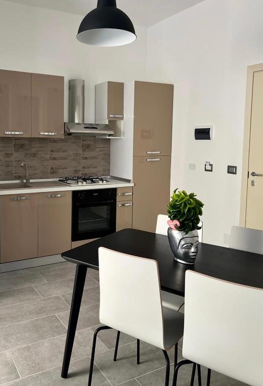 A kitchen or kitchenette at B&B 8 Marzo